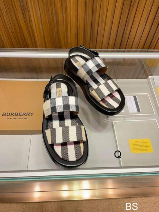 Picture of Burberry Slippers _SKUBurberrysz38-45BS06013292